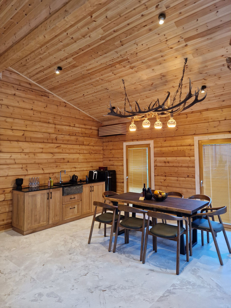log cabin indoors2