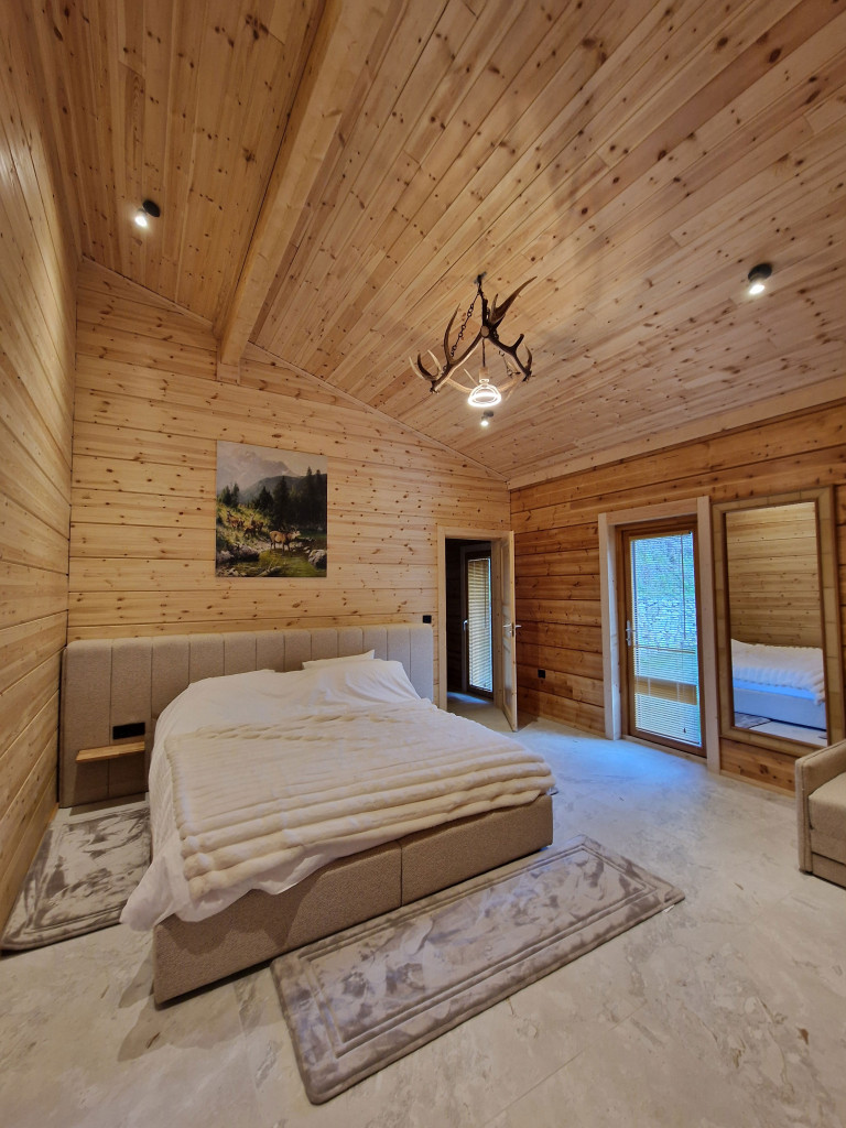 log cabin indoors3